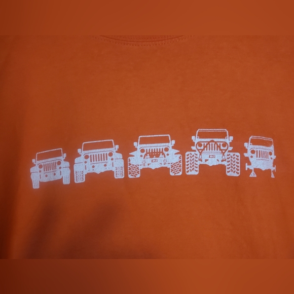 Jeep brand shirt. 5 jeeps on the front. From drivable to needing repairs, unique - Picture 3 of 5